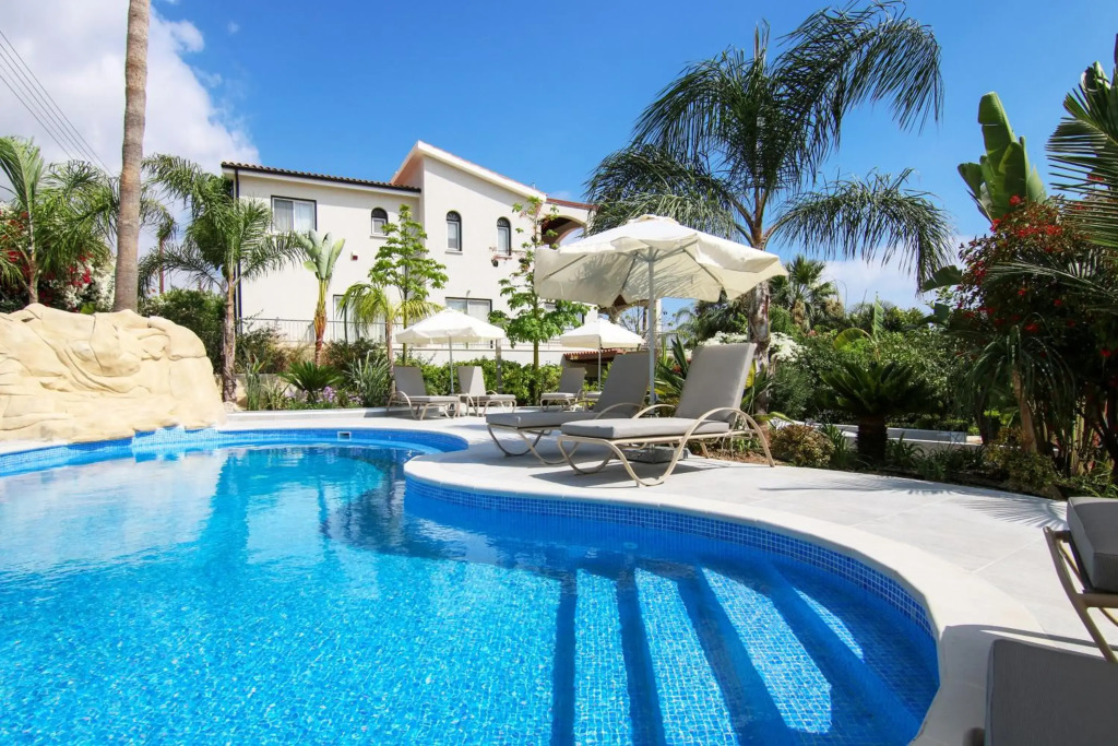 Phaedrus Living: Luxury Villa Ellison