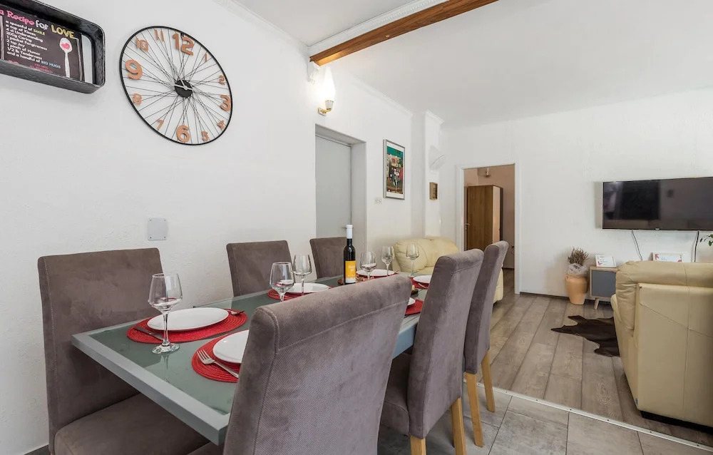 Nice Apartment in Rijeka With Wifi, Outdoor Swimming Pool and 2 Bedrooms