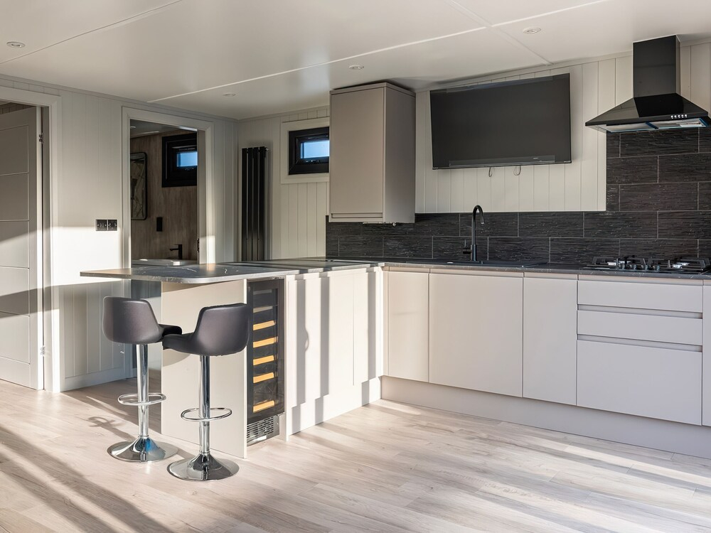 Lodge 2 @ Holmewood Lakes