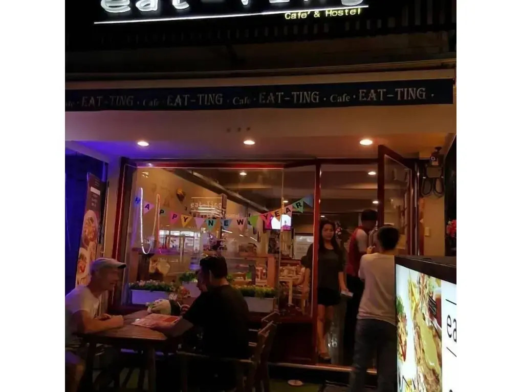 Eat - Ting Cafe and Hostel