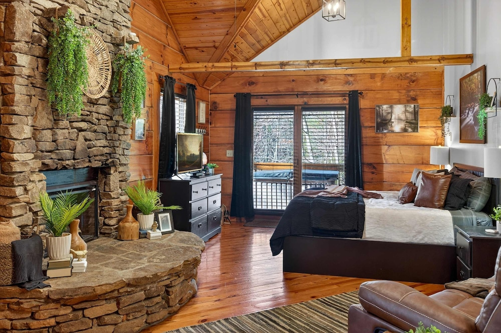 Hot Tub Location Cozy Studio Log Cabin Fireplace