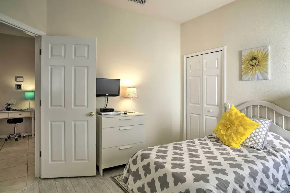 Spacious Clermont Getaway ~ 10 Miles to Disney!
