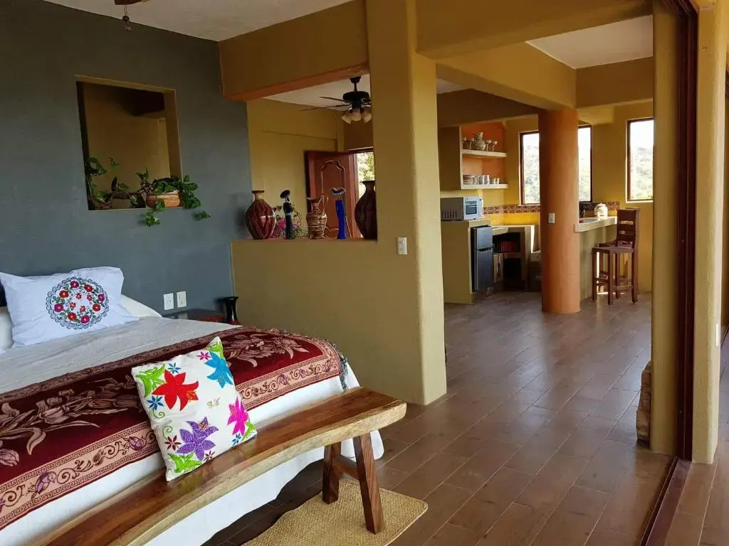 Casa Arcoiris Zihuatanejo B&B
