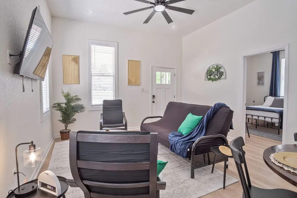 Walk to Riverwalk! 3br/2ba Gem Near Fun Downtown!