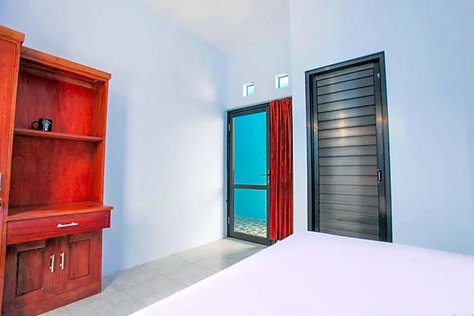 OYO Life 3183 Kost Putri Biru Sigura-gura