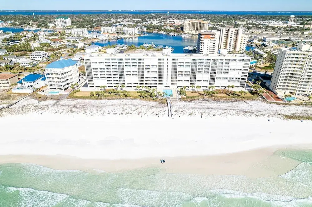 Oceania 807 3 Bedroom Condo by RedAwning