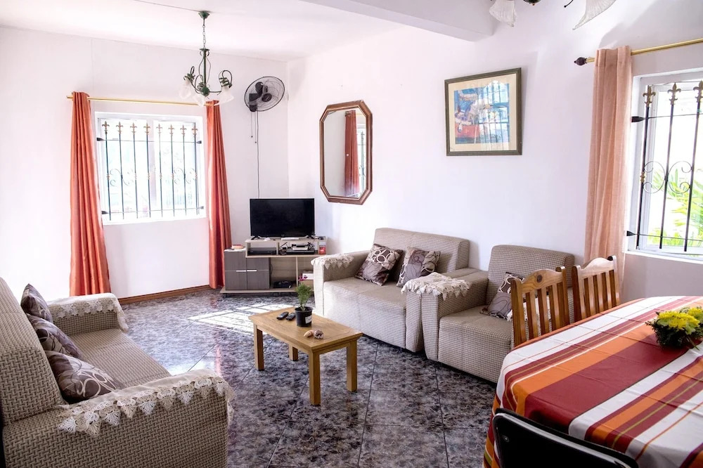 House With 3 Bedrooms in Flic en Flac, With Shared Pool, Enclosed Garden and Wifi