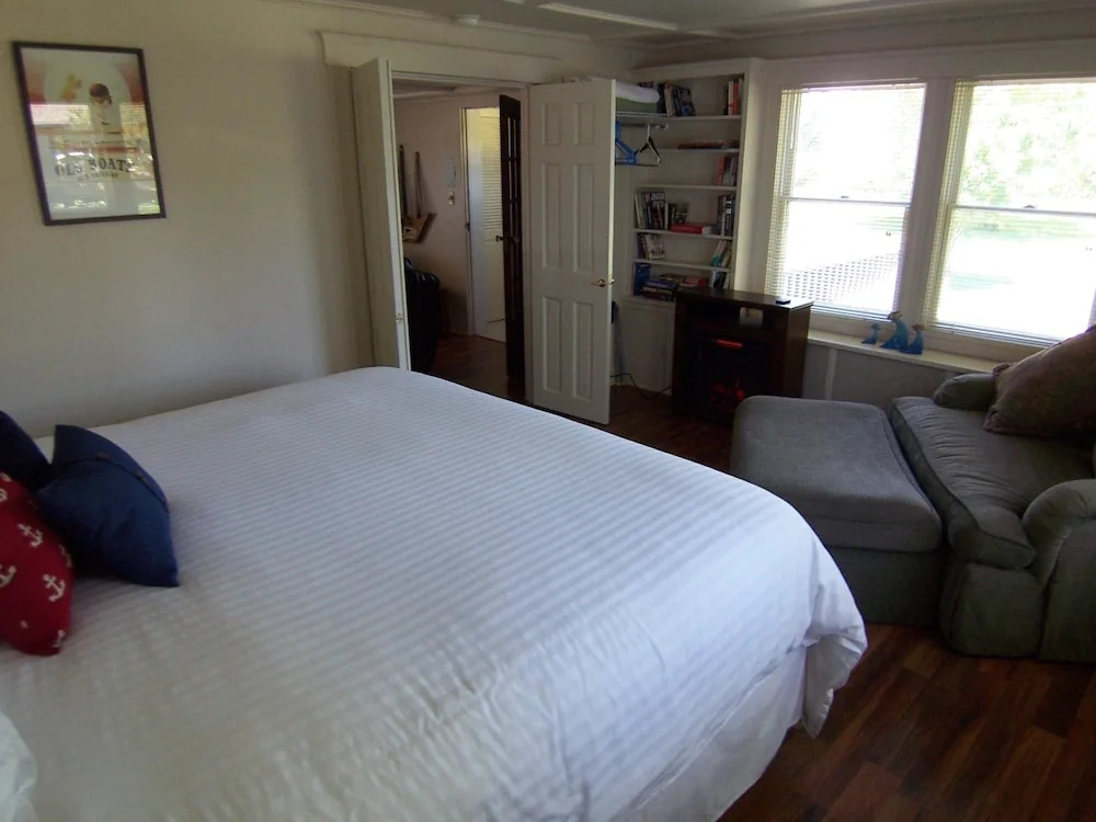 Wooden Boat Inn