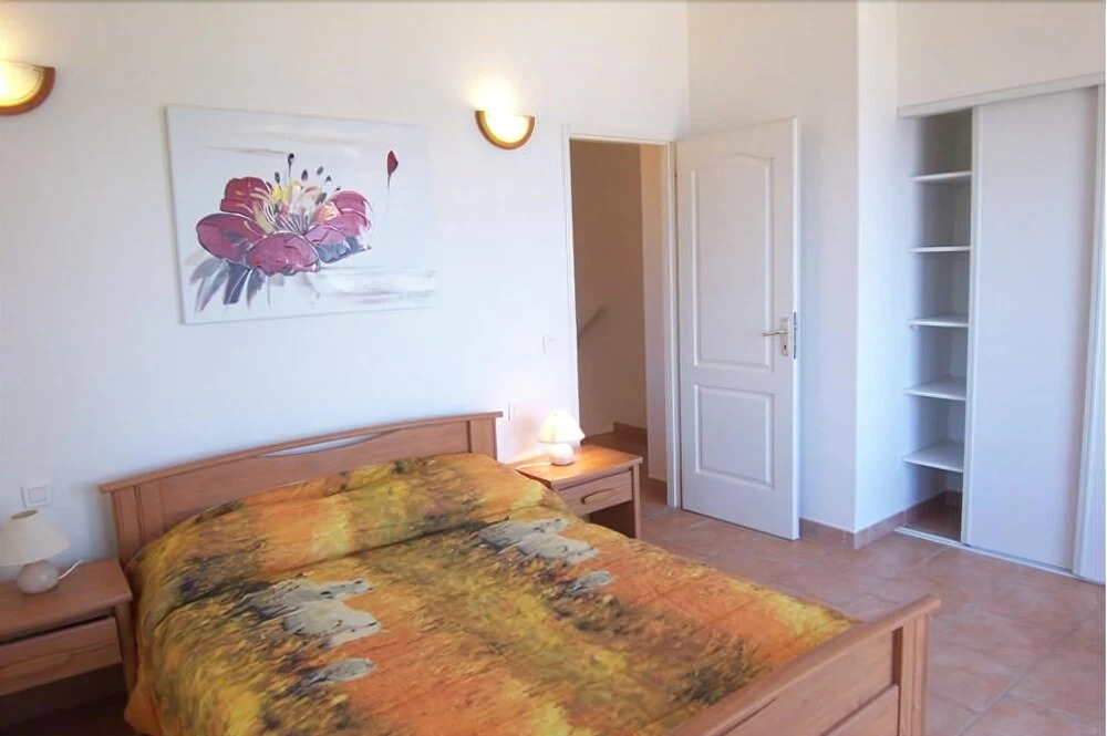 CARLOTTA- AT SEA Apartment 3