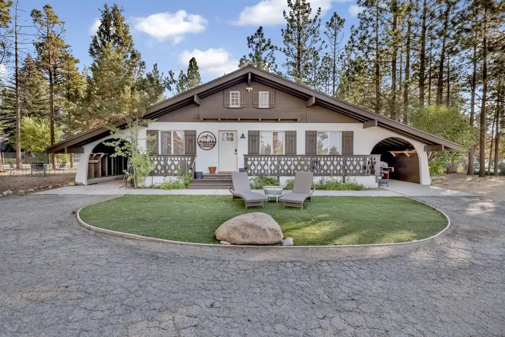 2153-the Cottage 2 Bedroom Home by RedAwning