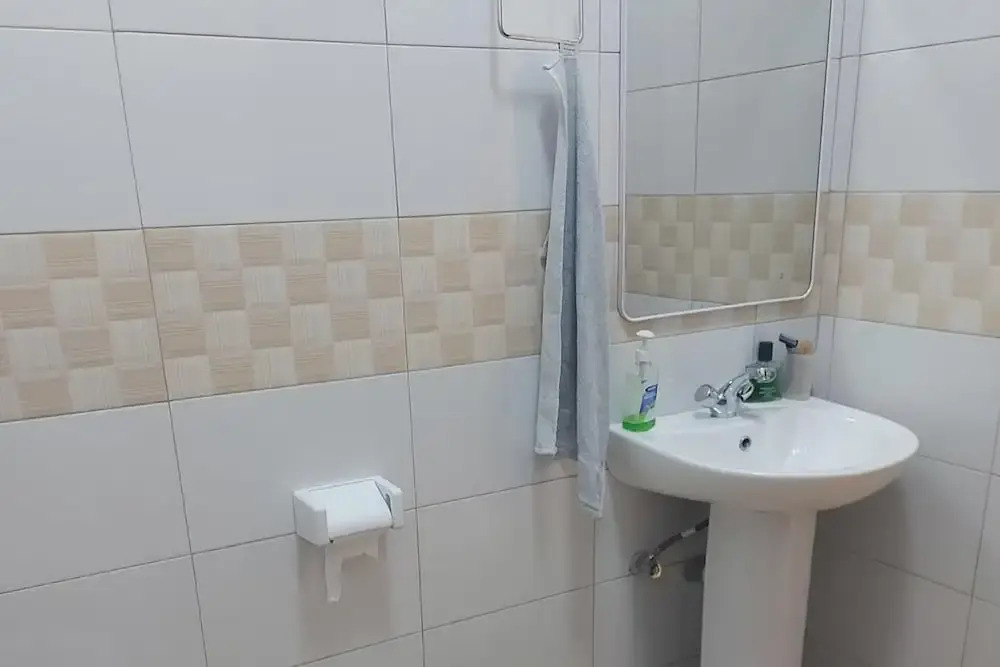 Cozy 2-bed Apartment in Akright City, Bwebajja