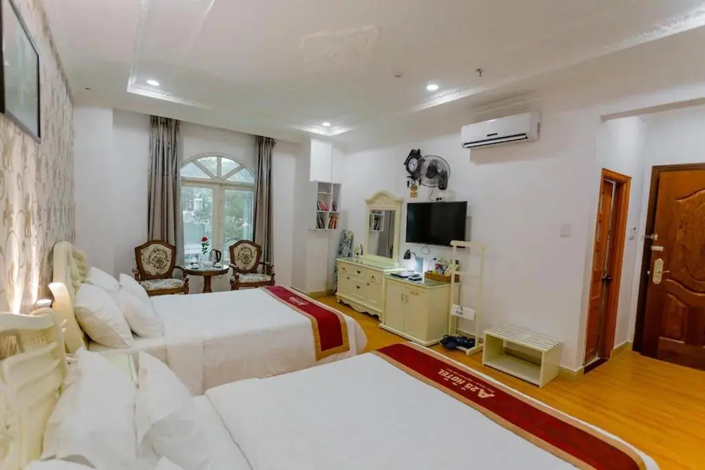 DAHLIALAND SAIGON HOTEL & SWIMMING PooL