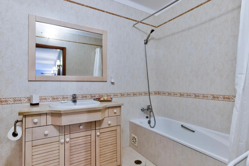 2 Bedroom Apartment with Pool in Vila Marachique, Alvor