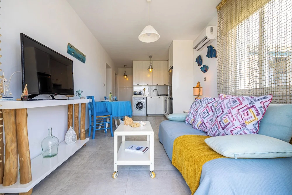Seawaves 1- BR Apt. by Meneou Beach