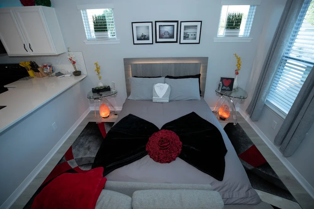 Pet Friendly Modern Zen Studio Retreat W/ Hot Tub! Home by RedAwning