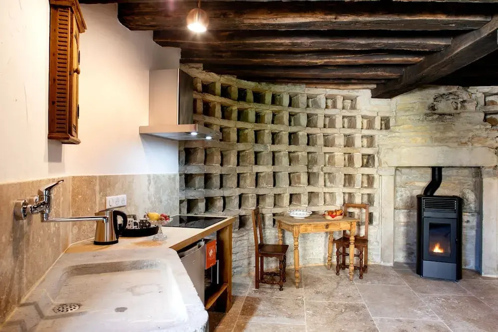 LHote Antique - MAISON DHOTE- 4 Suites avec cuisine