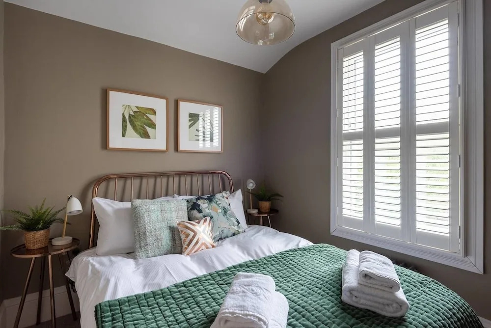 Beautifully Modern 2 Bedroom Flat For 4 Guests