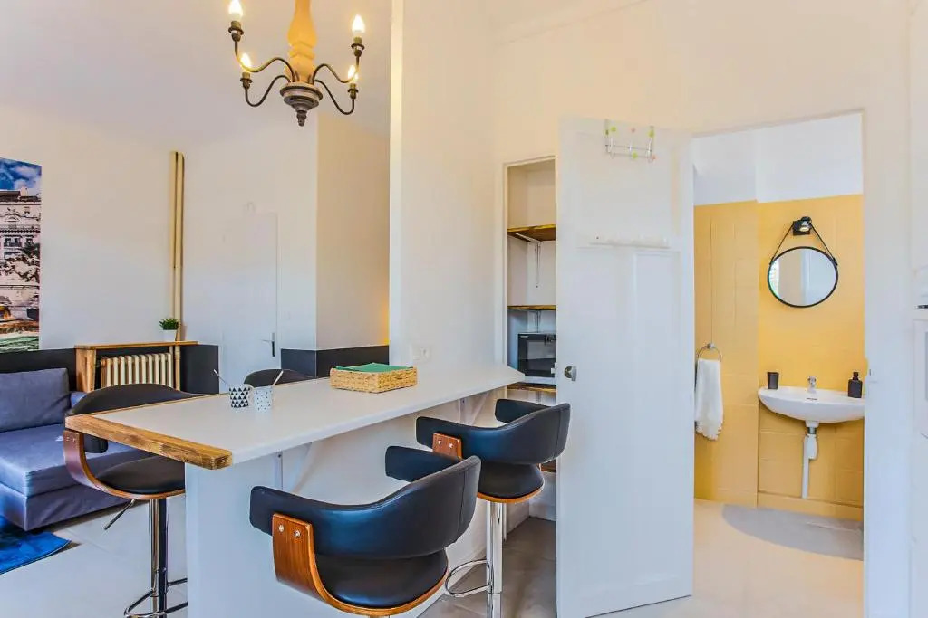 #3 Toulon CENTRE, BALCON, LUMINEUX, STATIONNEMENT FACILE, TOUT CONFORT