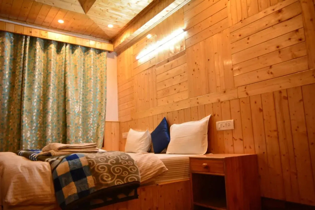 Hotel Neelgiri - Manali Diaries