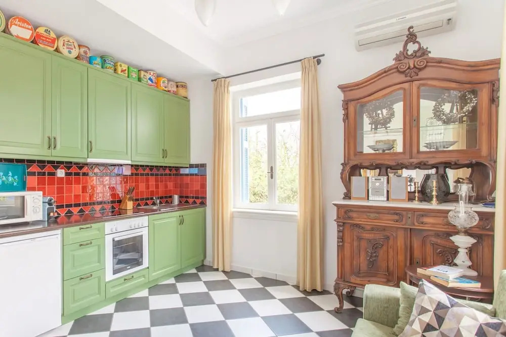 Stylish Art Deco Apartment Close To The Beach