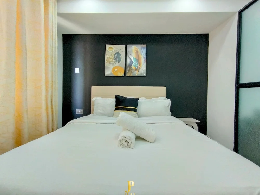 Lux Suites Heartland Business Apartments
