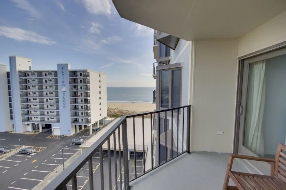 9400 802 - 2 Br Condo