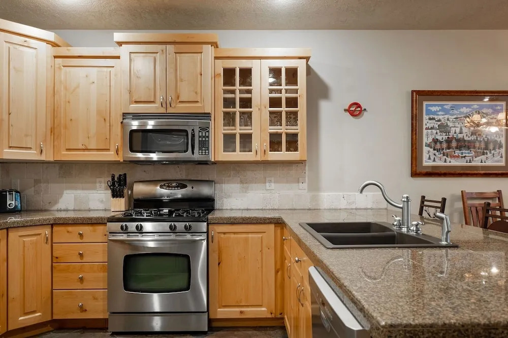 Town Pointe A202 3 Bedroom Condo by RedAwning