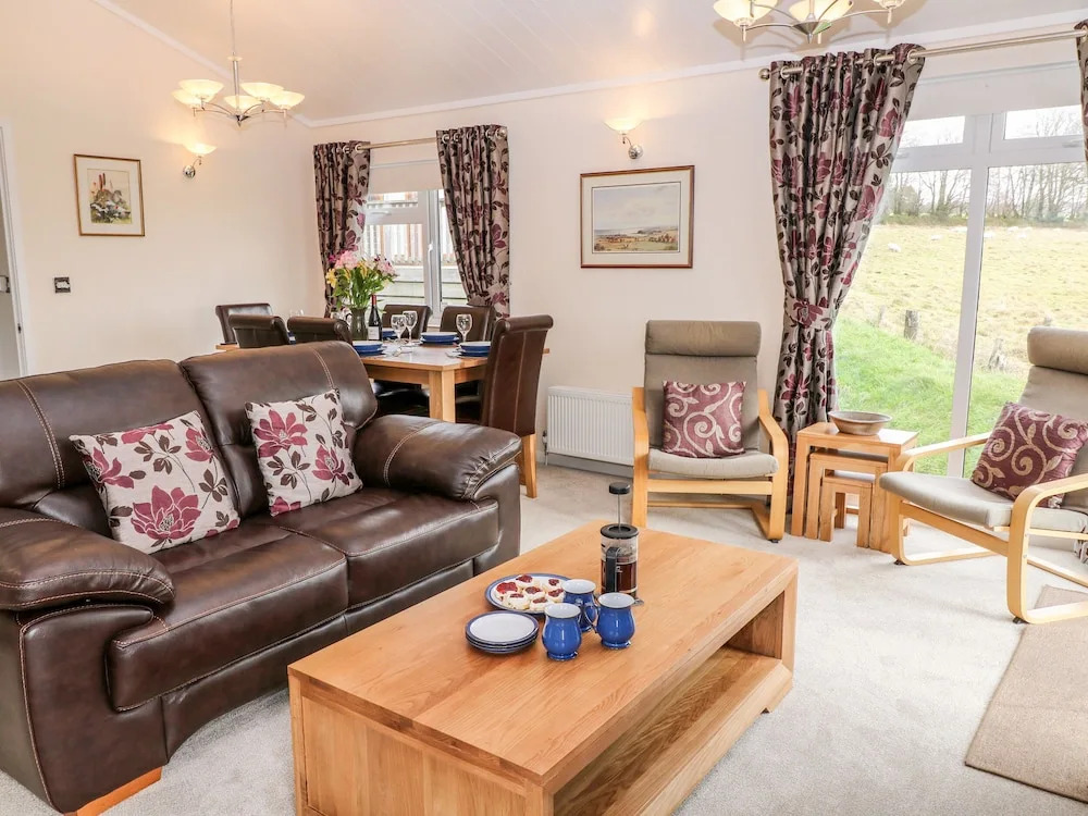 2 Cedar Lodge Park