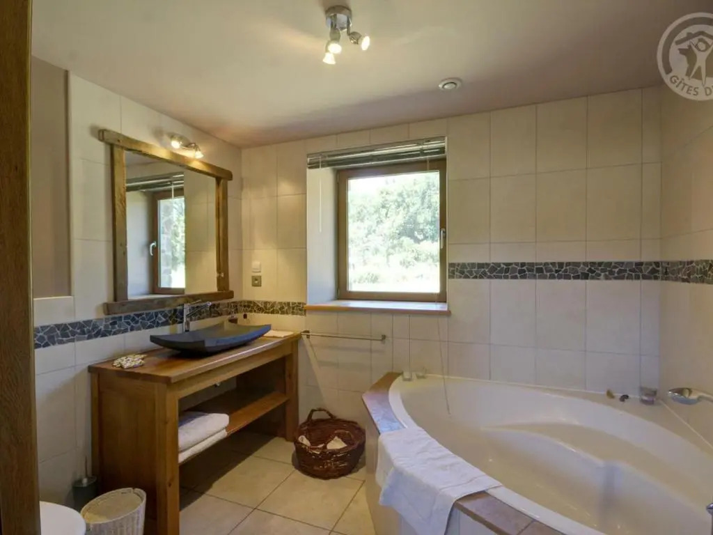 Gîte spacieux avec piscine privée, animaux acceptés - FR-1-496-25