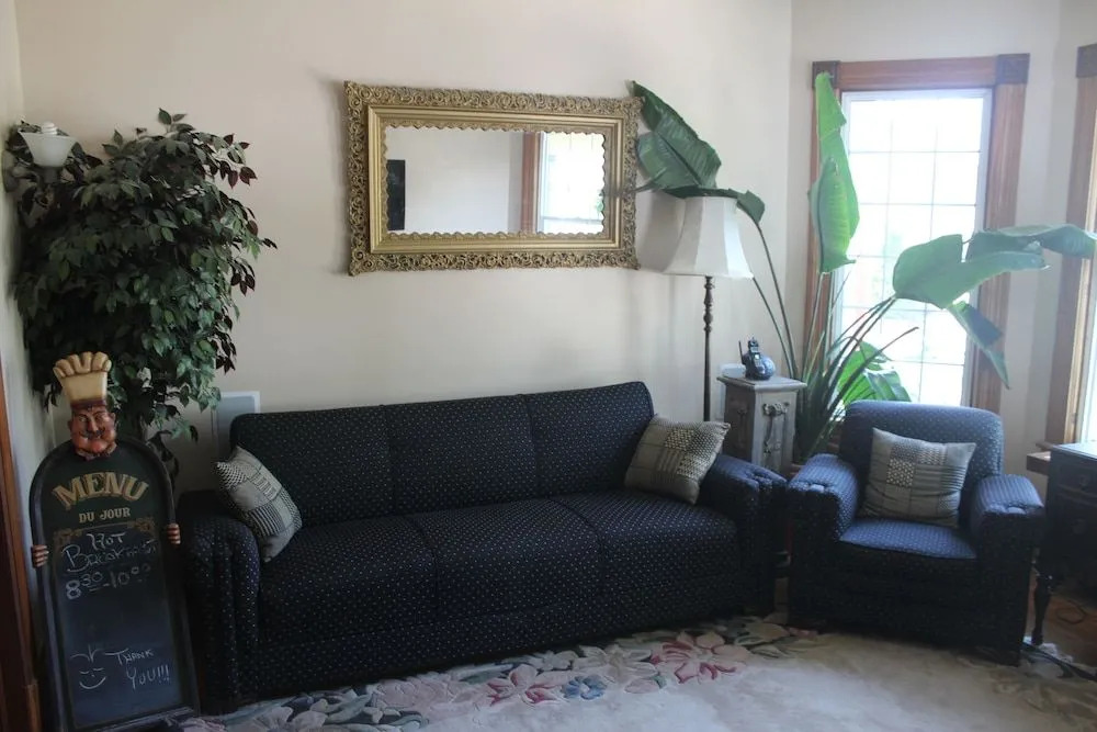 Ellis House Bed & Breakfast