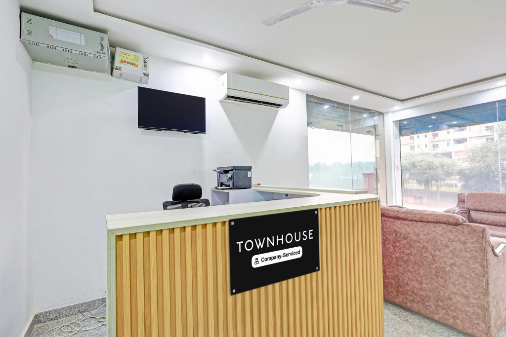Super Townhouse Sector 62 Gurgaon Near World Mark