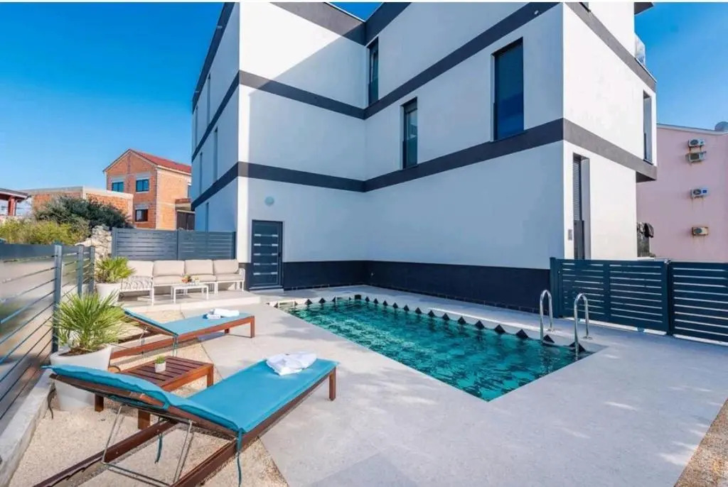 Apartments House Novel