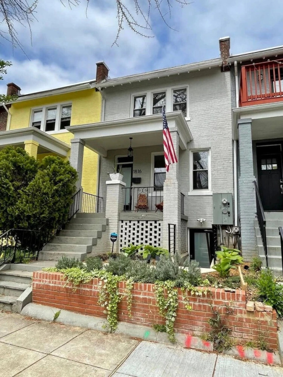 Darling Apartment in Capitol Hill - TWO min to Metro