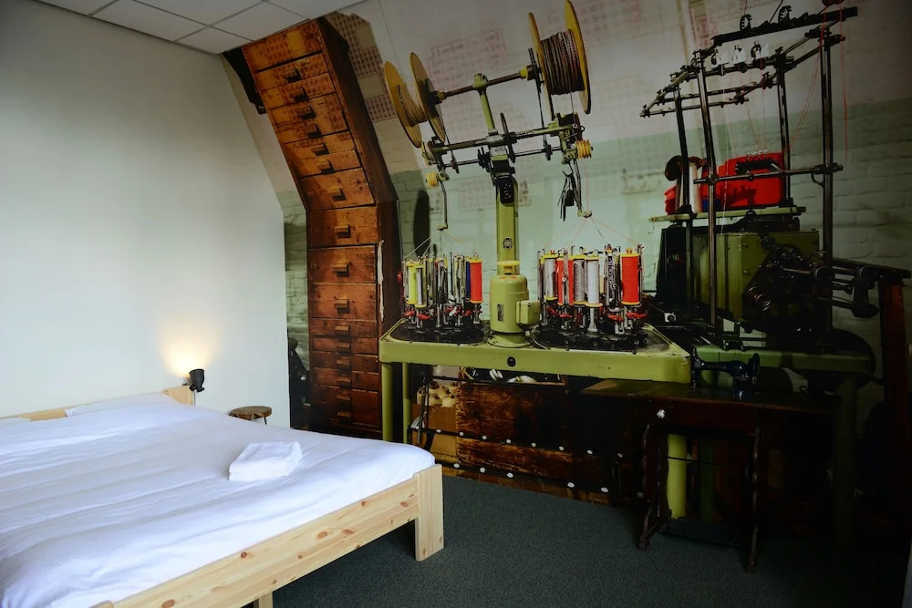 Hostel Roots