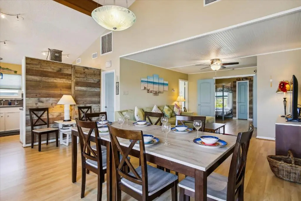 Canal Breeze by Ryson Vacation Rentals