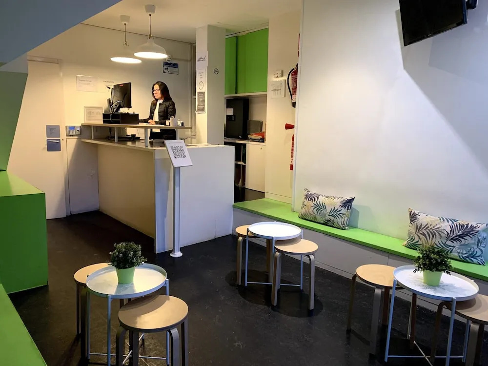 Central and Basic Universitat for YOUNG HOSTEL