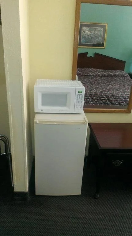 Deluxe Inn