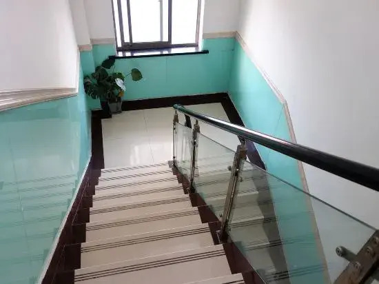 99 Xinyi Hotel (Shanghai Jiuxin Highway Shop)