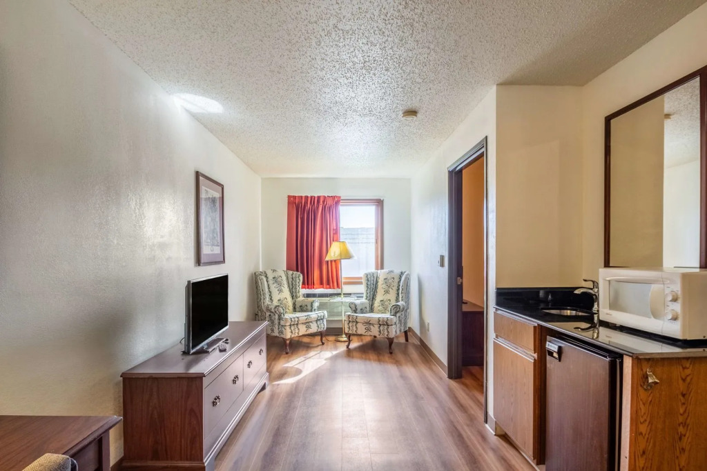 Motel 6-Saukville, WI