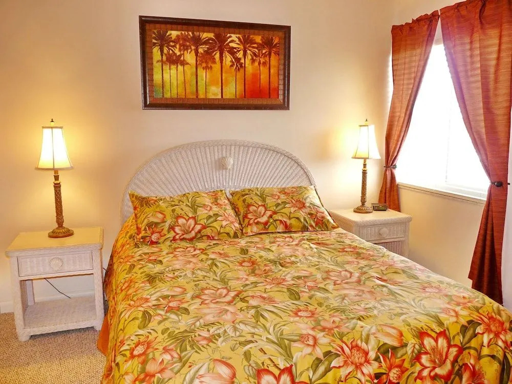 Breezy Condo With Deluxe Pool and Private Beach Access
