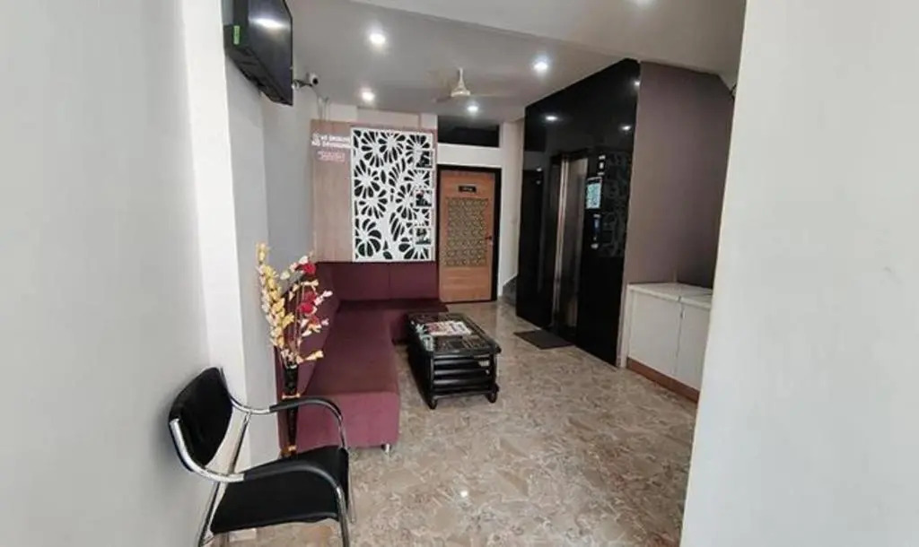 FabHotel Meera Palace