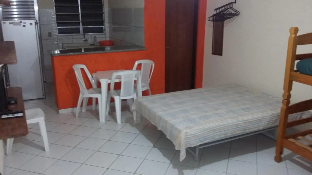 kitnets à 300mts Martim de Sá Caragua