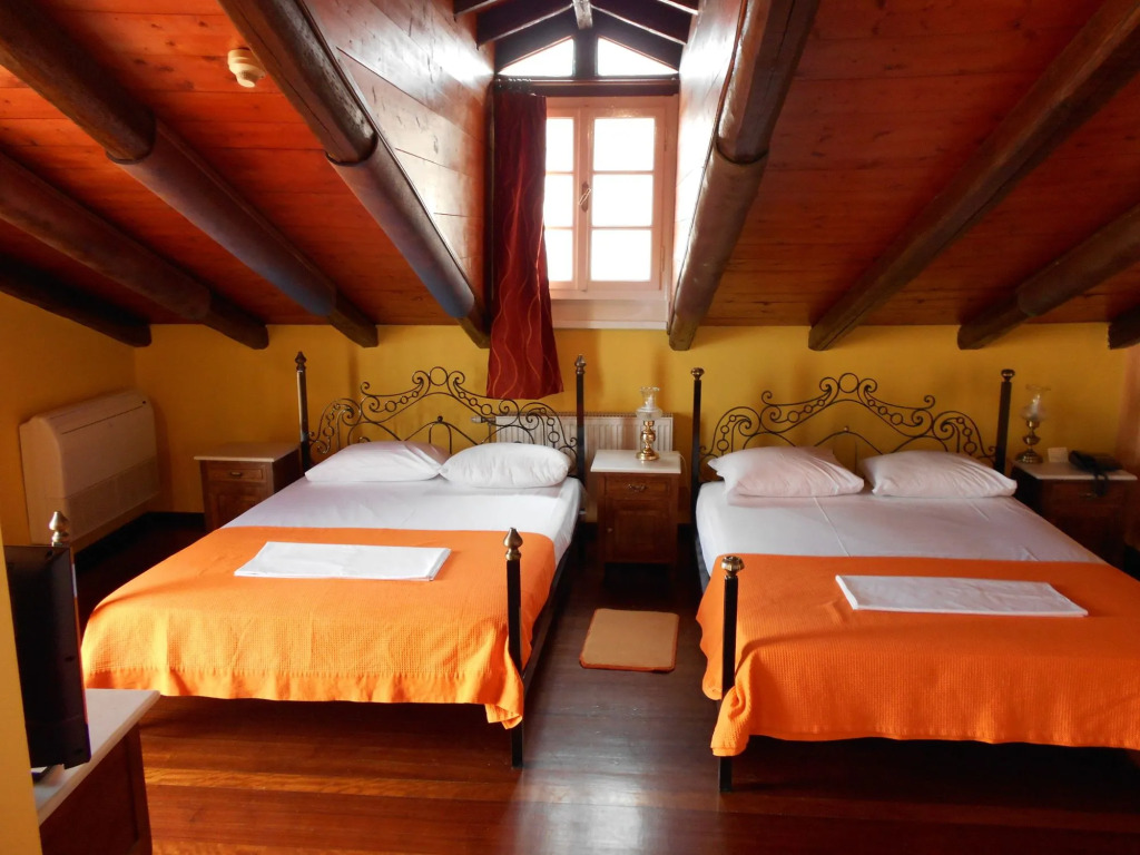 Byron Traditional Hotel