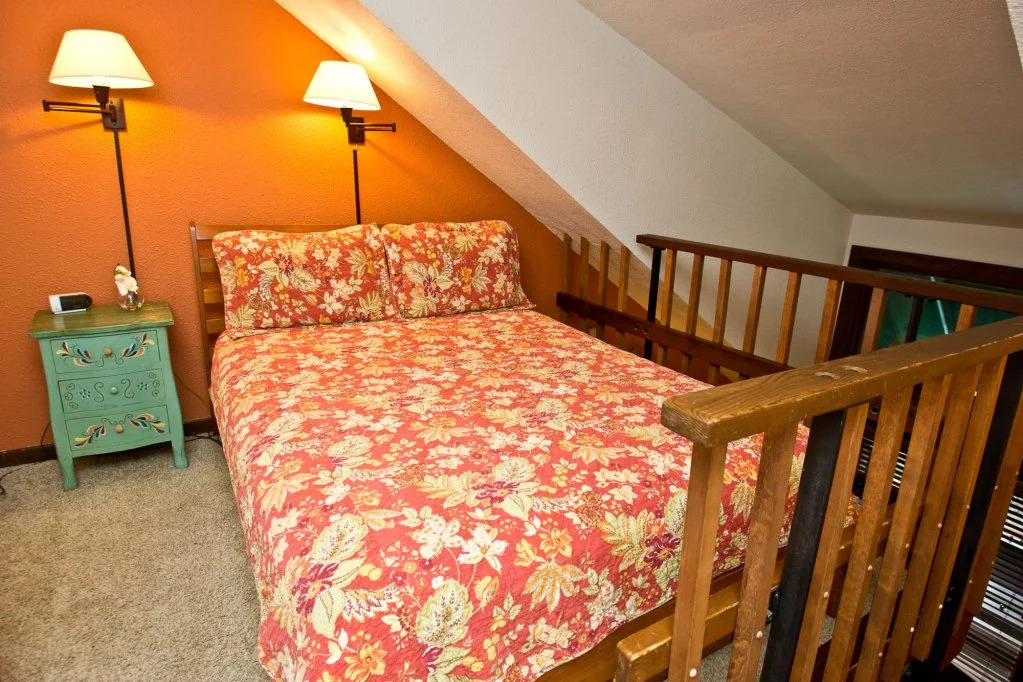 Manitou Lodge