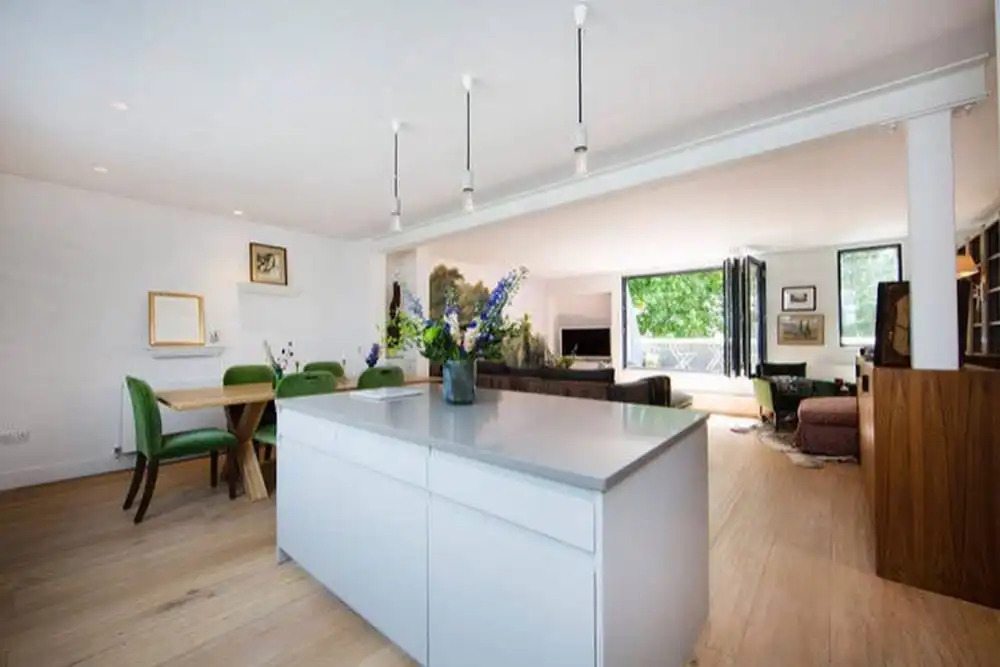 Elegant 3 Bed Apt In Porchester Square, London