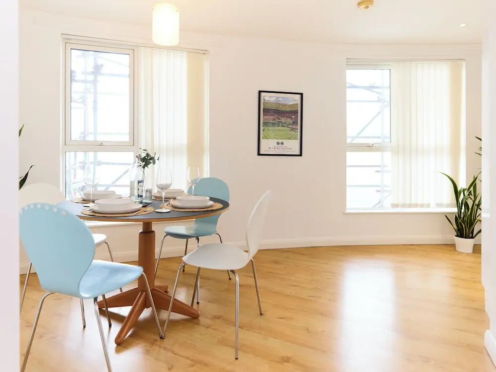 The Queensland Sanctuary - Trendy 2bdr Flat With Terrace