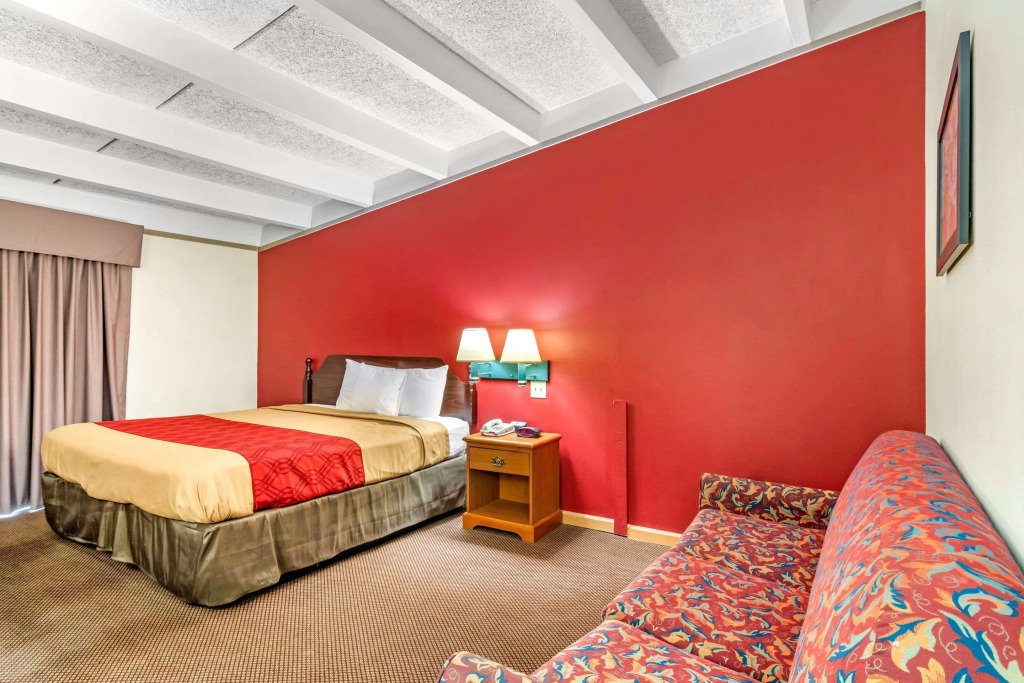 Perry Inn & Suites National Fairground I 75