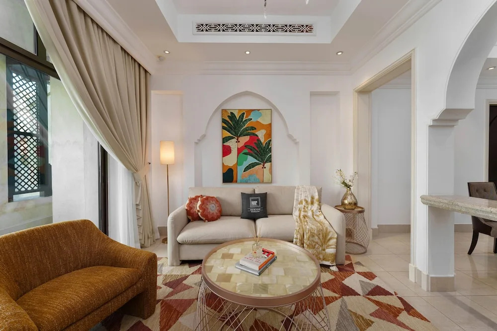 Maison Privee - Tasteful Apt cls to Burj Khalifa & Dubai Mall