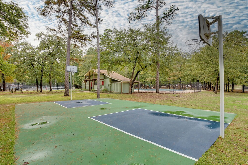 Fairway & Water Views! Peaceful Holly Lake Retreat
