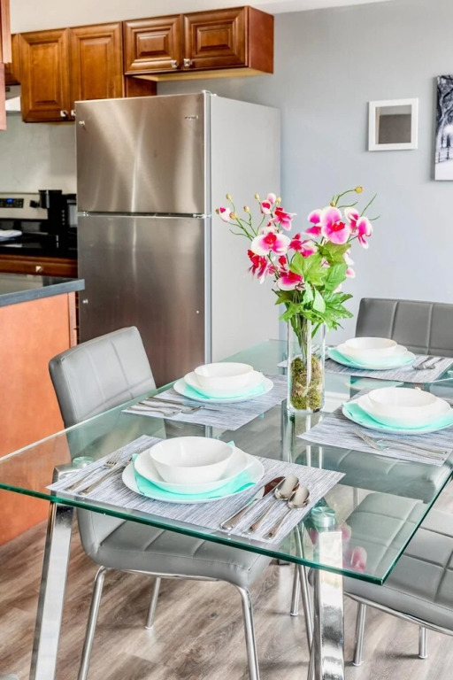 Spacious 2BR Apt With King bed Near DT Hamilton